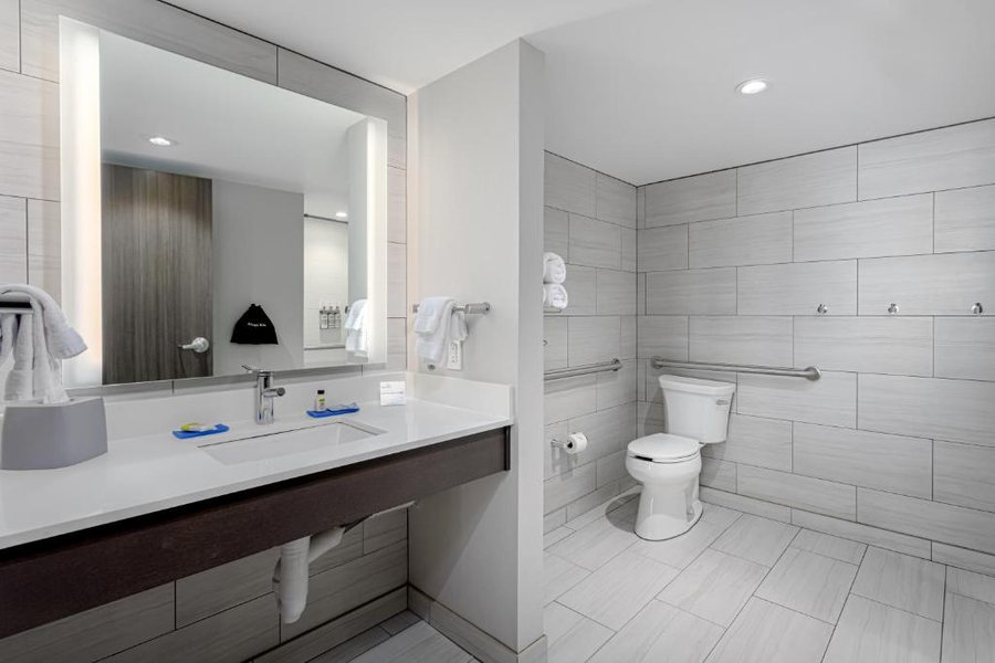 Sweet Dream Inn — Bathroom