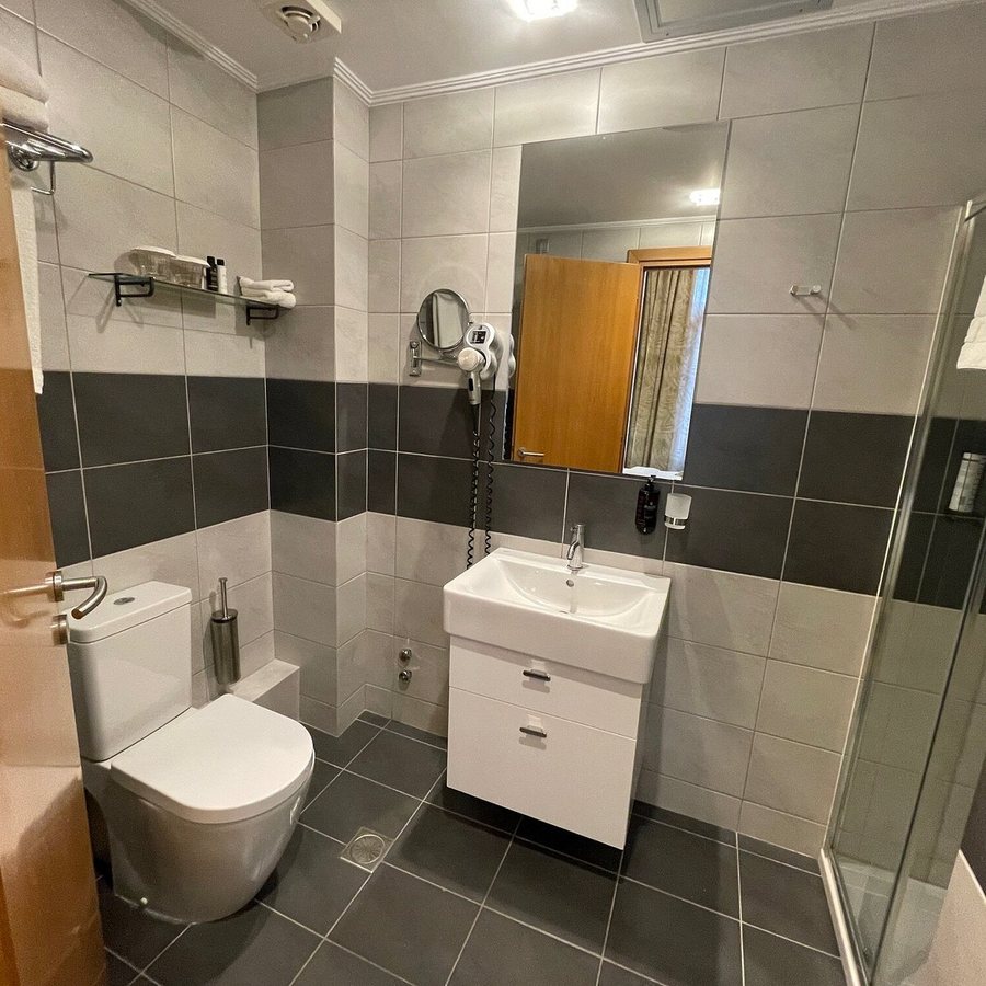 Sweet Home Hotel — Bathroom