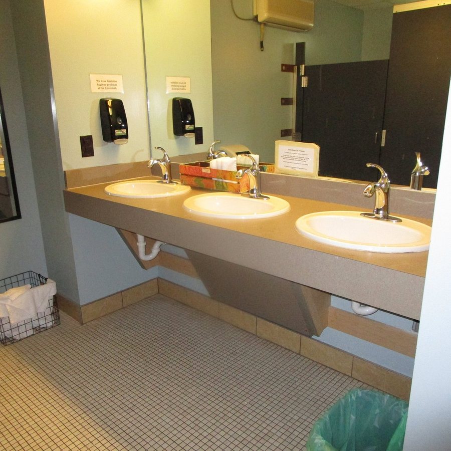 Sweet Peas Hostel — Bathroom