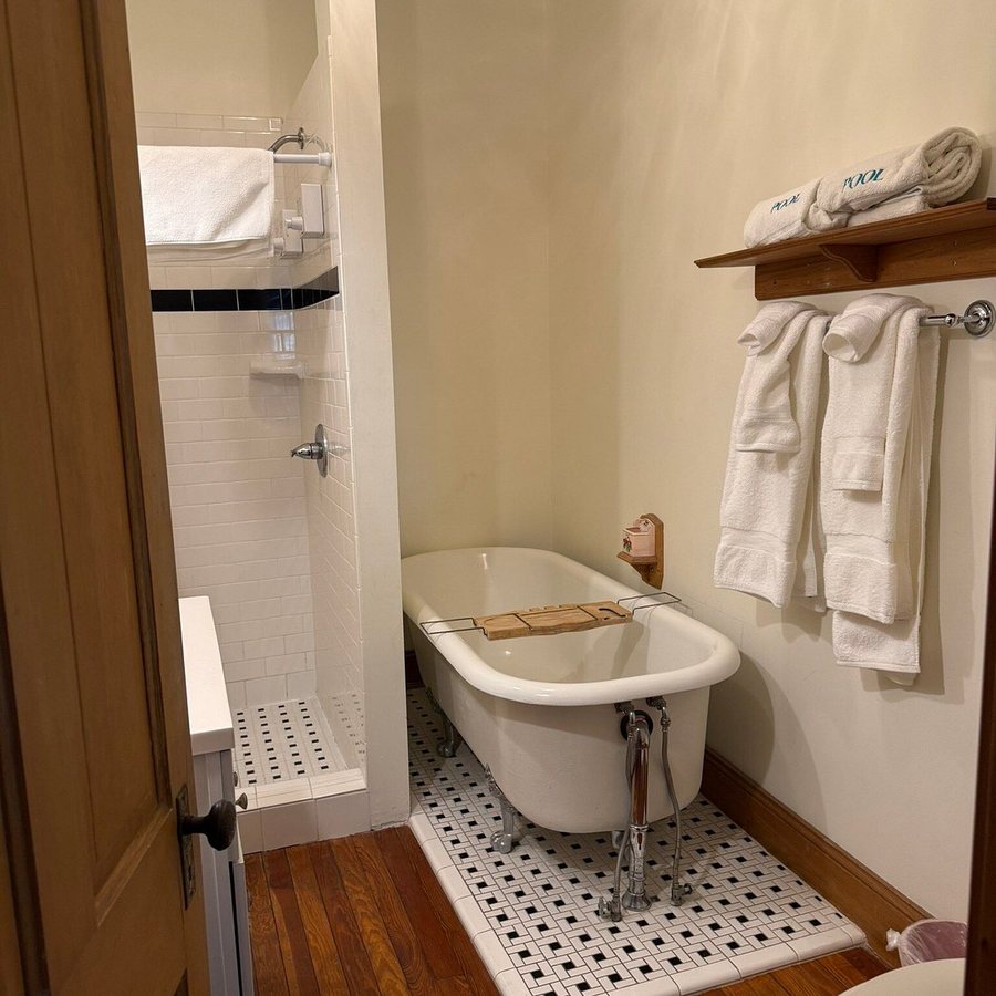 Sweetwater Branch Inn Lodging Events — Bathroom