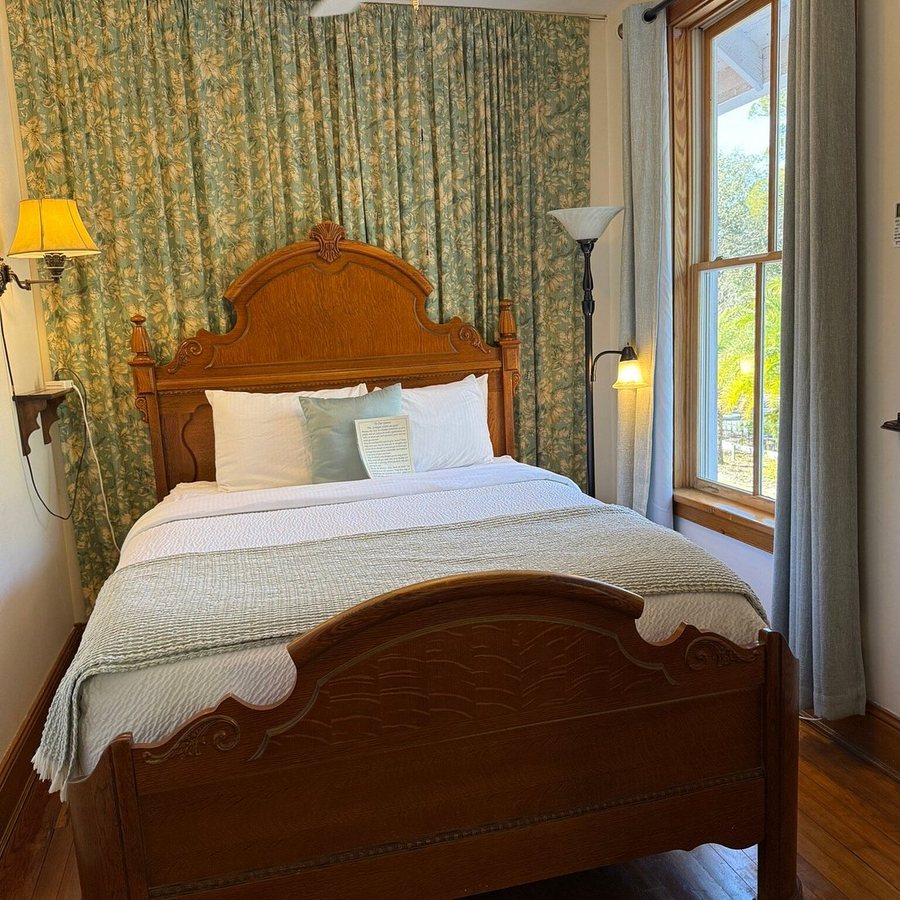 Sweetwater Branch Inn Lodging Events — Guest room
