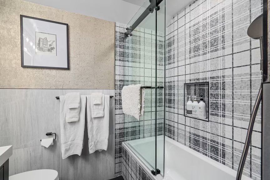 Sweetwater Lift Lodge Resort — Bathroom