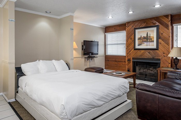Sweetwater Lift Lodge Resort — Guest room