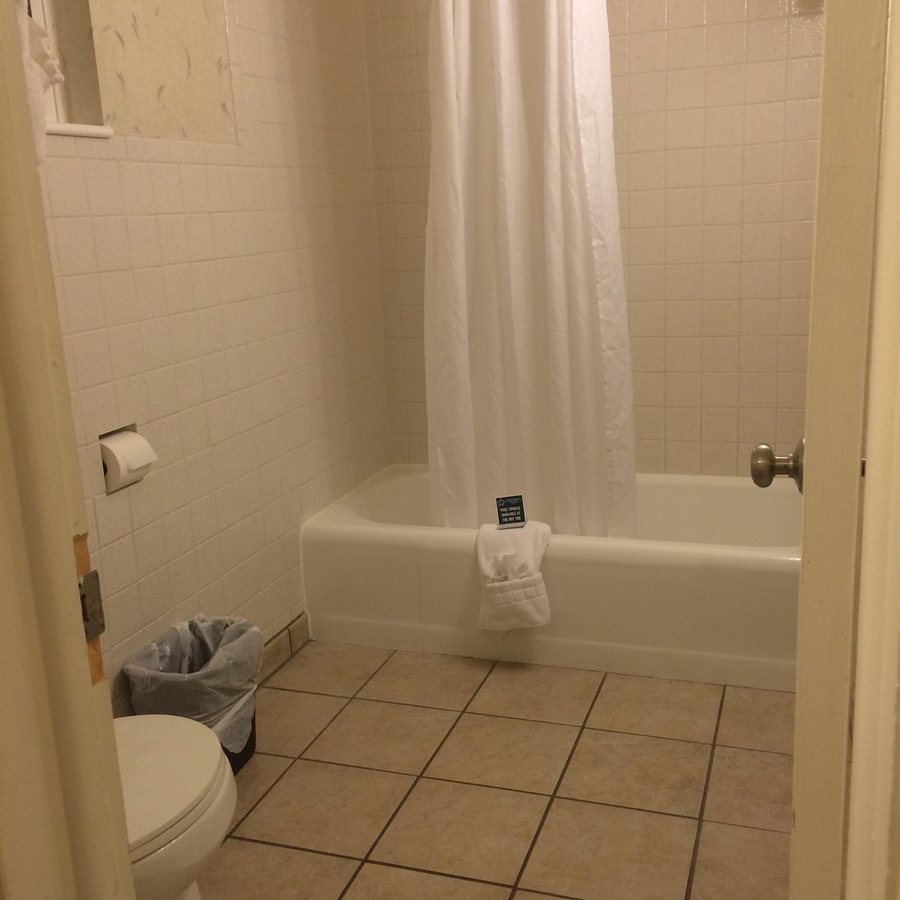Swiss Alps Inn — Bathroom