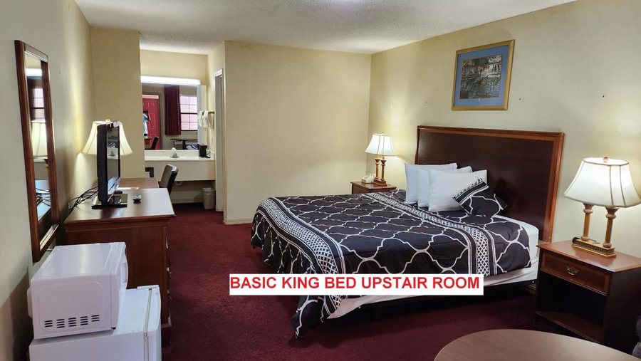Swiss Village Inn — Guest room