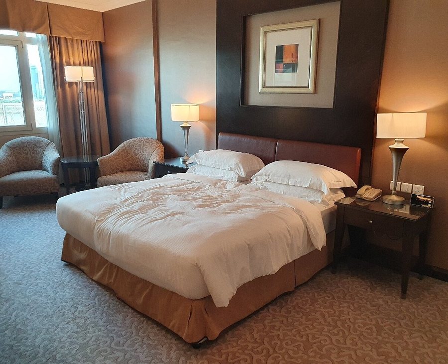 Swissotel Al Ghurair — Guest room