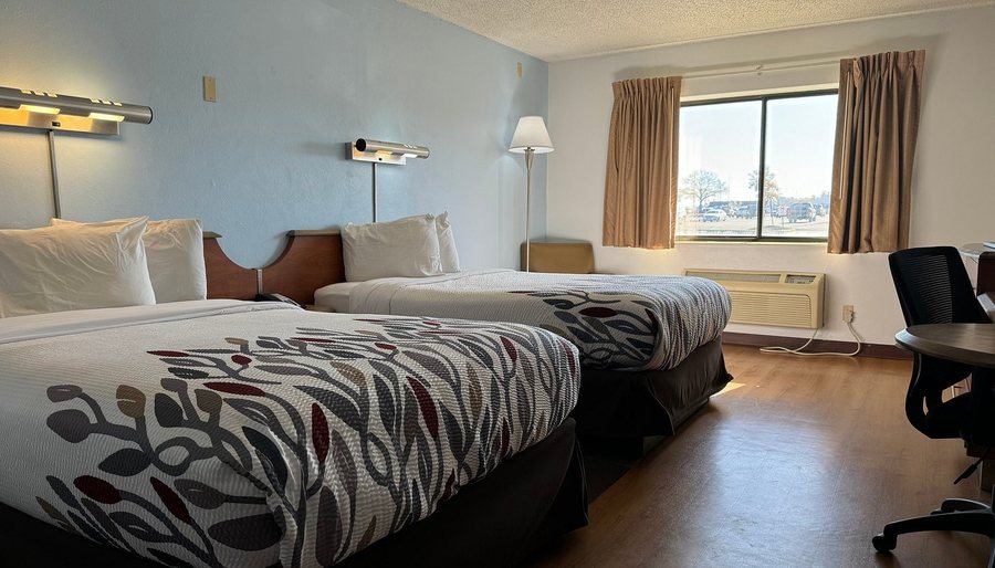 Sycamore Suites — Guest room