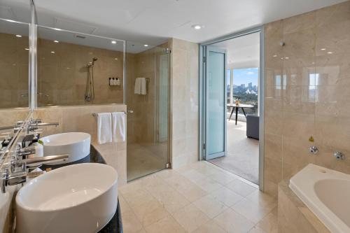 Sydney Potts Point Central Apartment Hotel — Bathroom