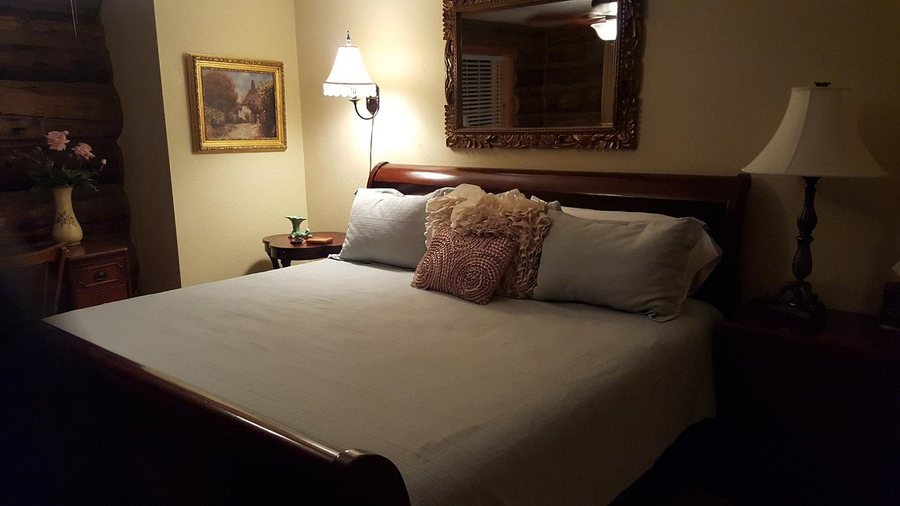 Syringa Lodge — Guest room