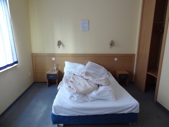 System Hotel Krakow — Guest room