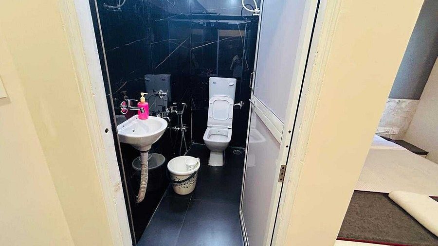 Taaru Vann — Bathroom