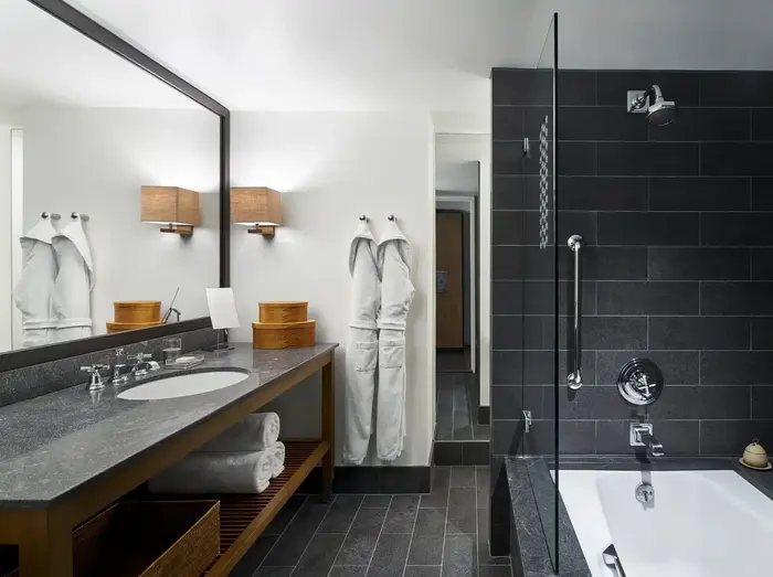 Tabard Inn — Bathroom