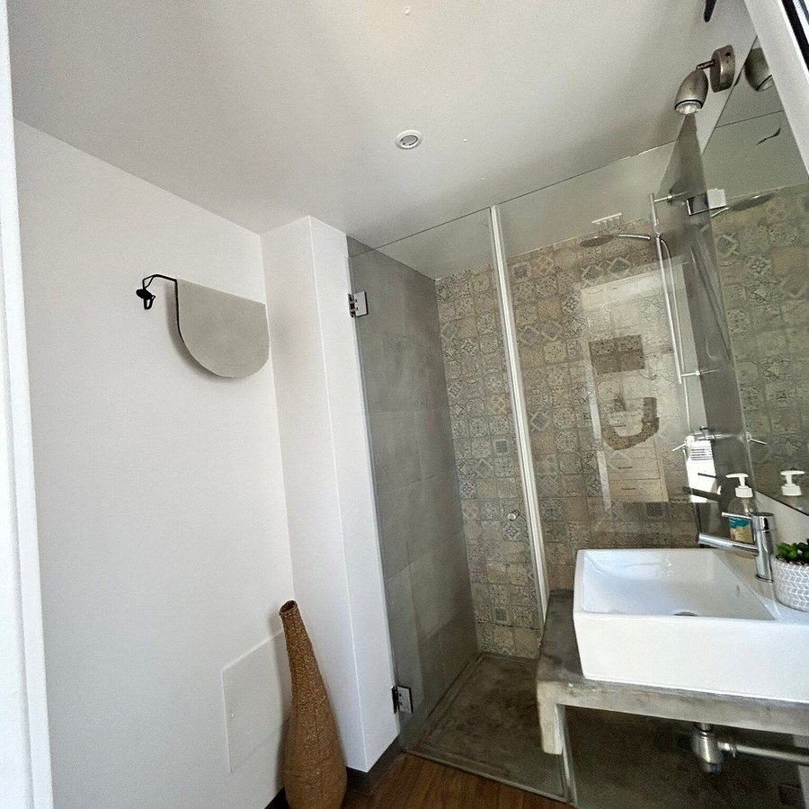 Tag Hostel — Bathroom