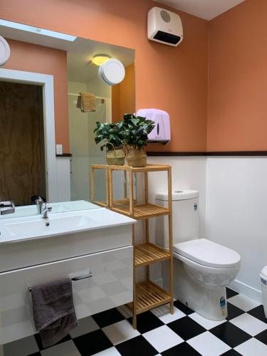 Tahuna Pod Hostel — Bathroom