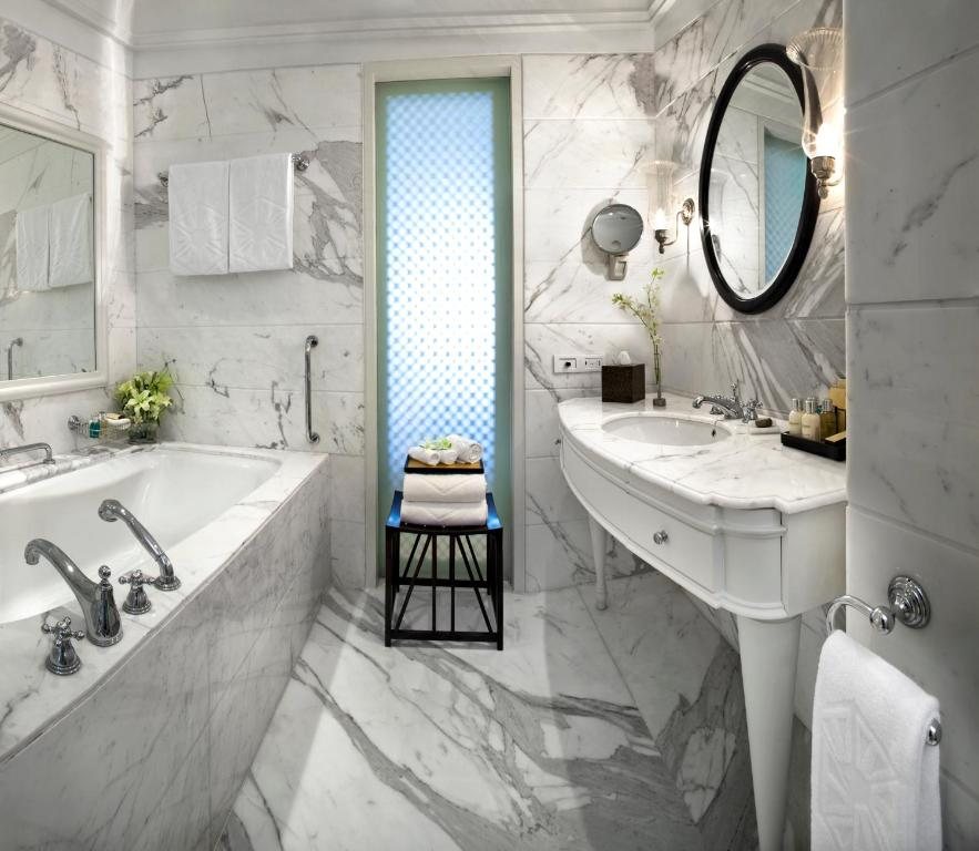 Taj Wellington Mews — Bathroom