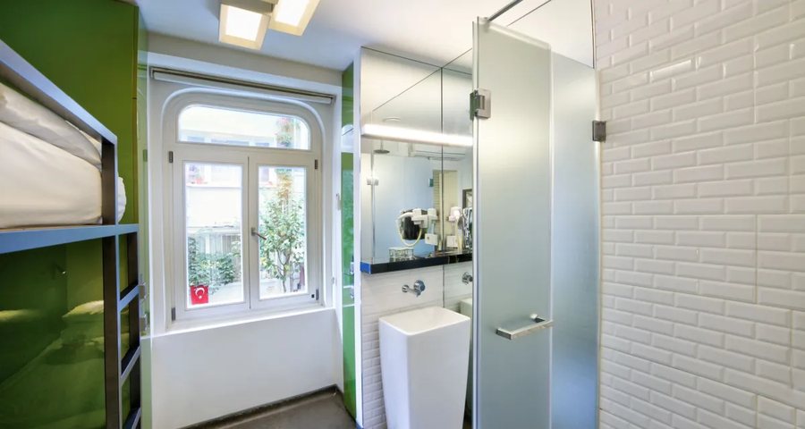 Taksim Green House Hostel Istanbul — Bathroom