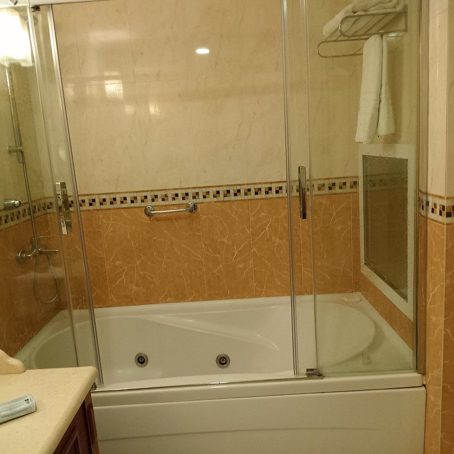 Taksim Metropark Hotel Istanbul — Bathroom