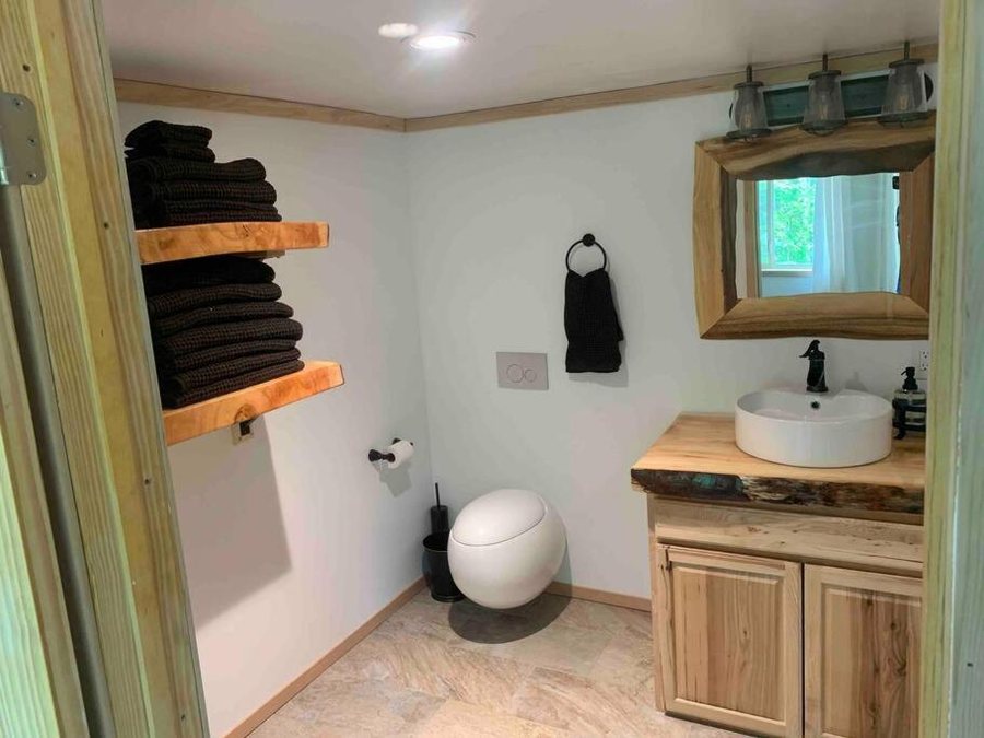 Talkeetna Inn — Bathroom