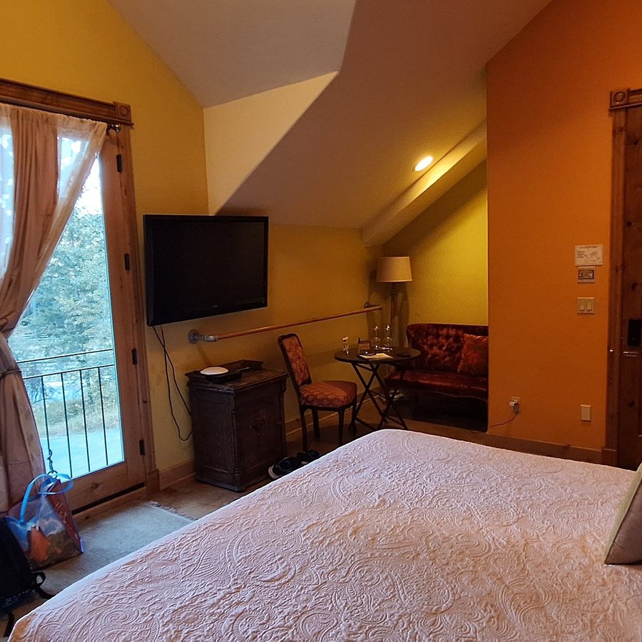 Talus Rock Retreat — Guest room