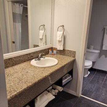 Tamarack Beach Resort — Bathroom
