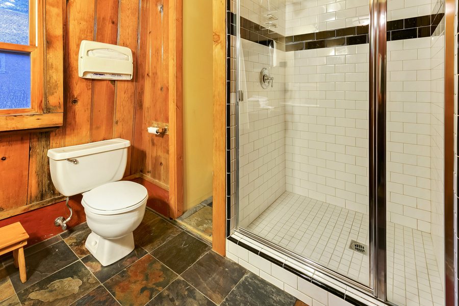 Tamarack Lodge and Resort Mammoth Lakes California — Bathroom