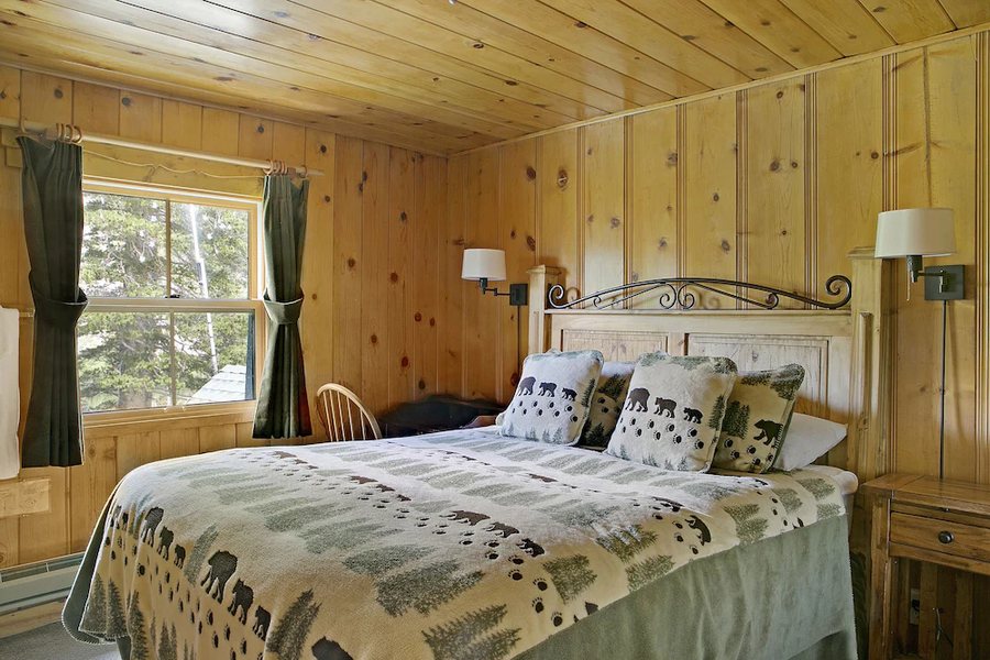 Tamarack Lodge and Resort Mammoth Lakes California — Guest room