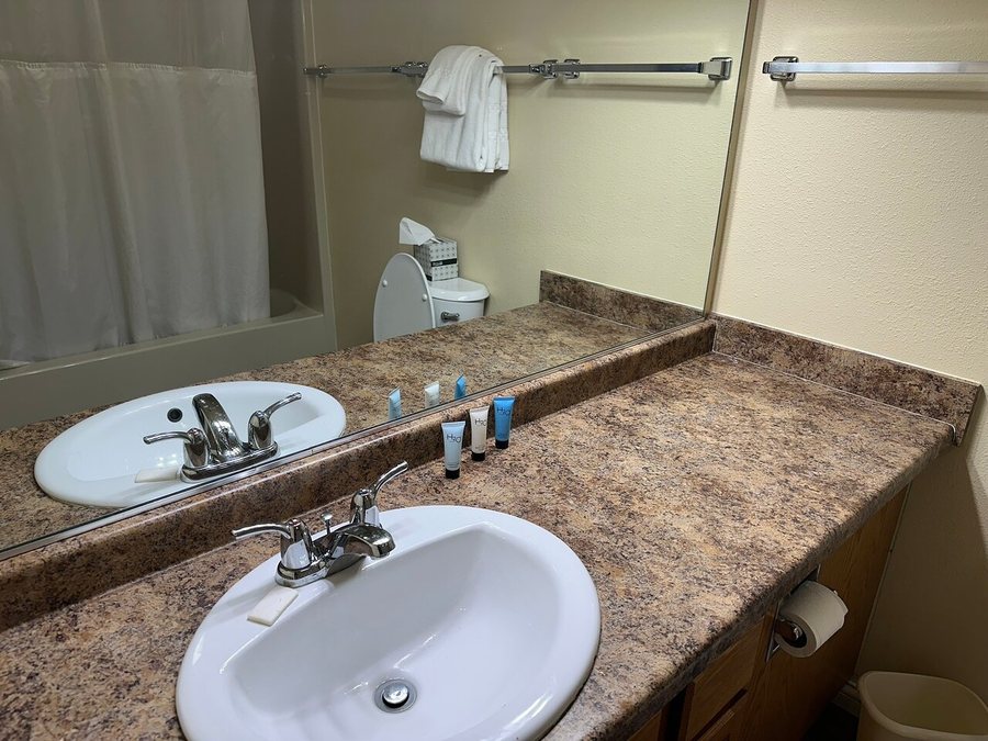 Tamarack Wisconsin Dells a Ramada by Wyndham — Bathroom