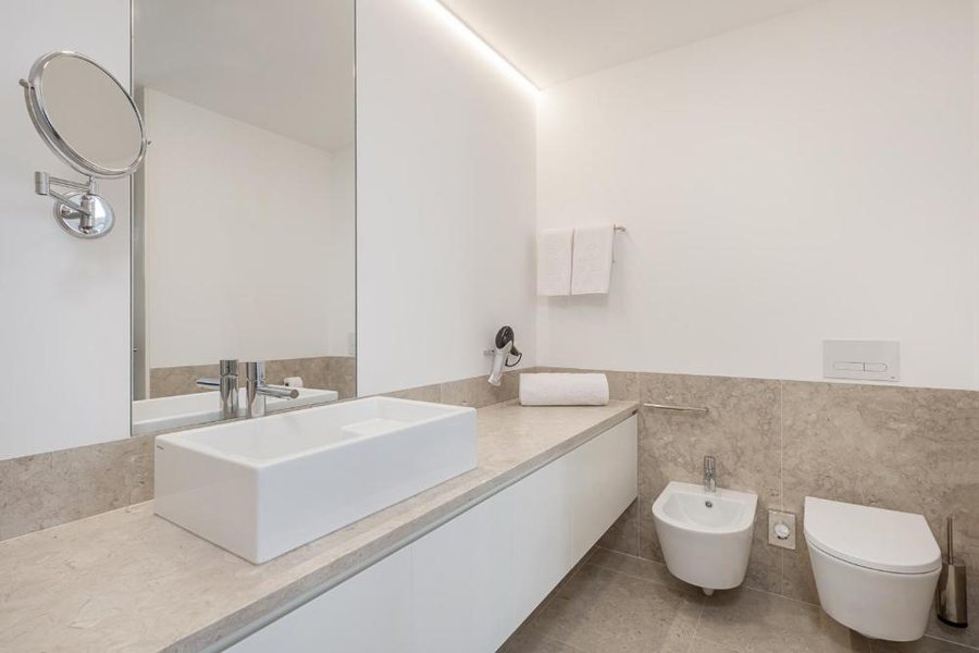 Tandem Palacio Alfama — Bathroom