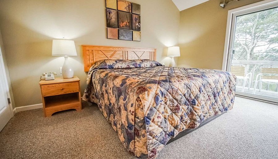 Tanglwood Resort — Guest room