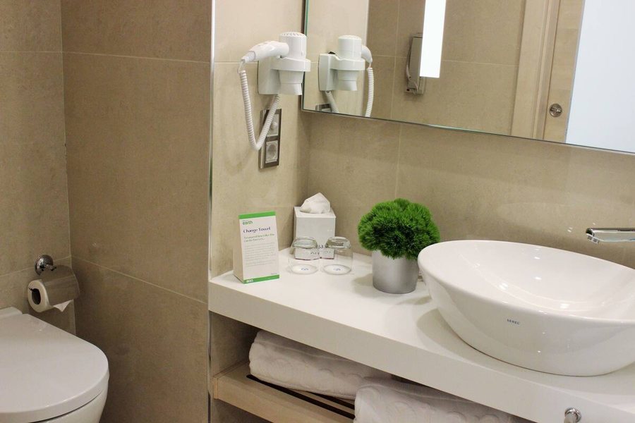 Tango Arjaan By Rotana Istanbul — Bathroom