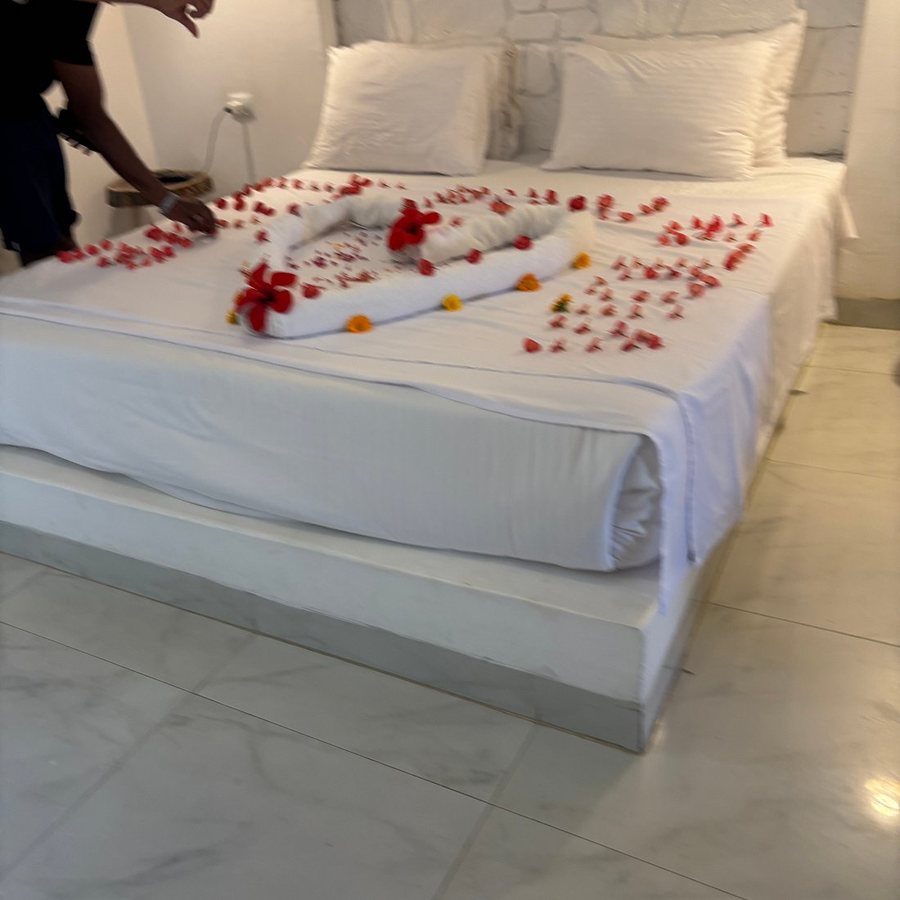 Tanoak Hotel — Guest room