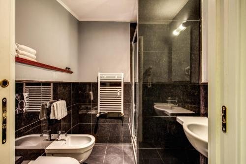 Taormina Hotel — Bathroom