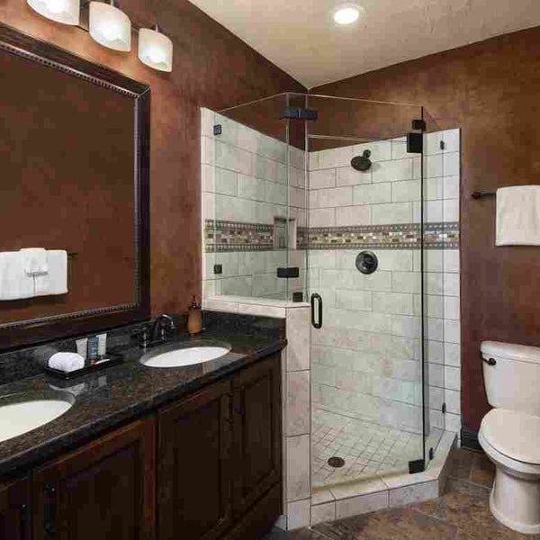 Tapatio Springs Hill Country Resort — Bathroom