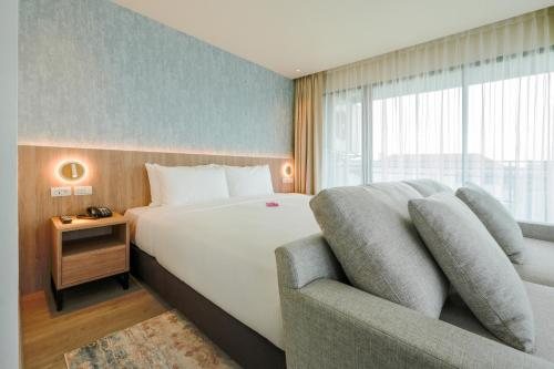 TARA Bangkok Riverside — Guest room