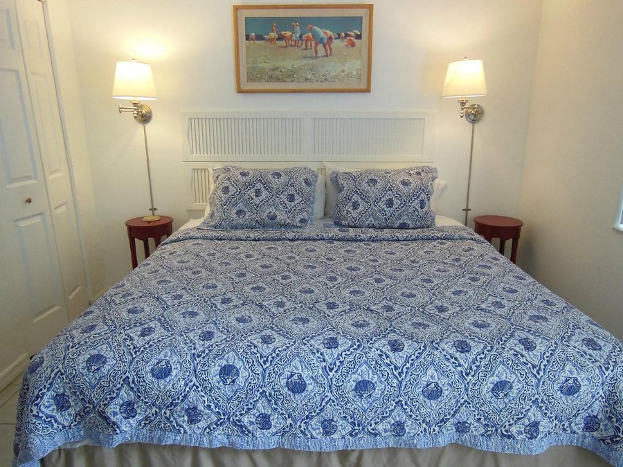 Tarpon Tale Inn — Guest room