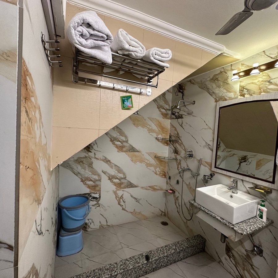 Tatvamasi Homestay — Bathroom