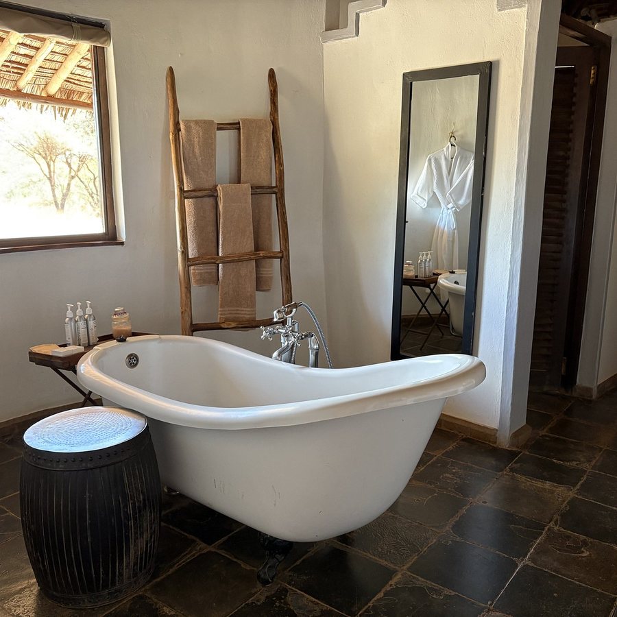 Tawi Lodge — Bathroom