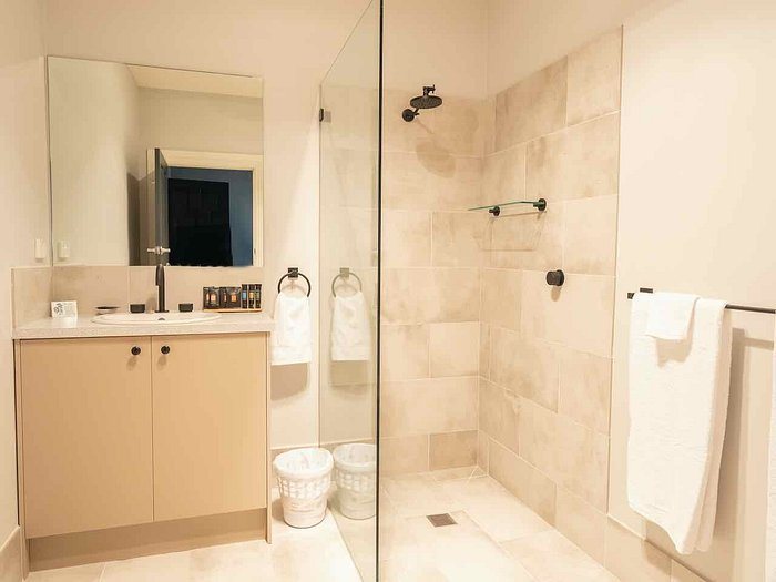 Telegraph Hotel Numurkah — Bathroom