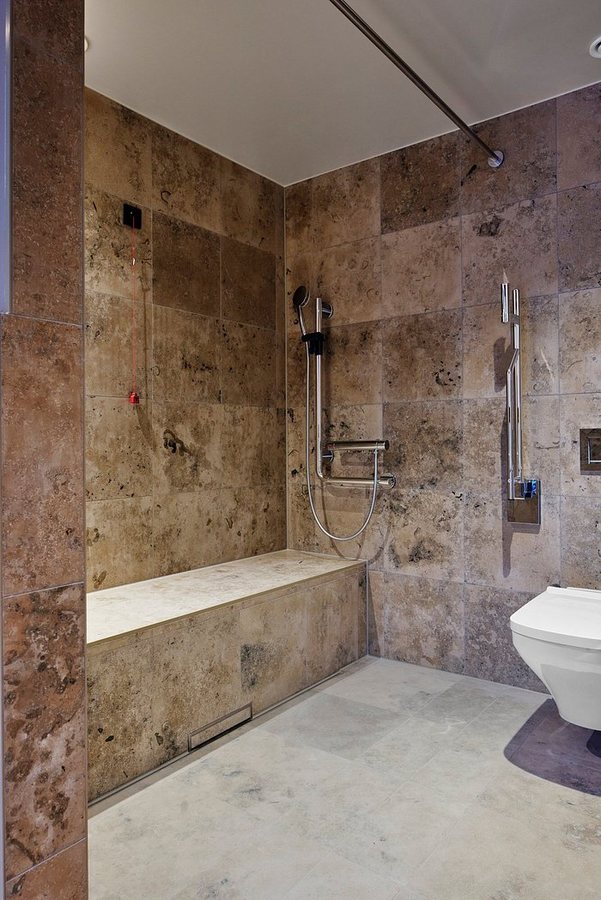 Telegraphenamt — Bathroom