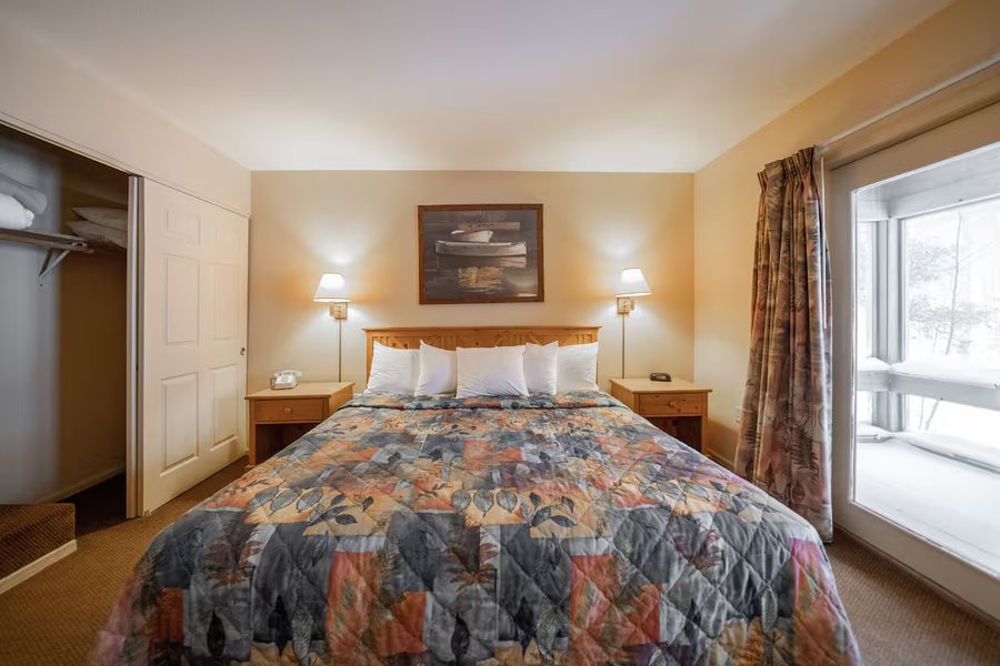 Telemark Northwoods Lodging — Guest room