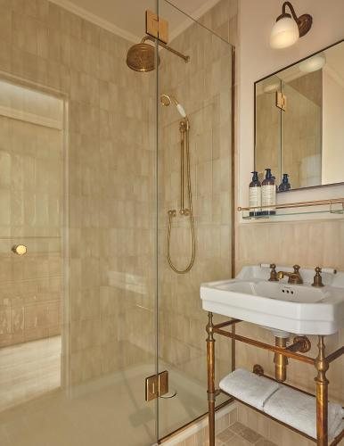 Templeton Garden — Bathroom
