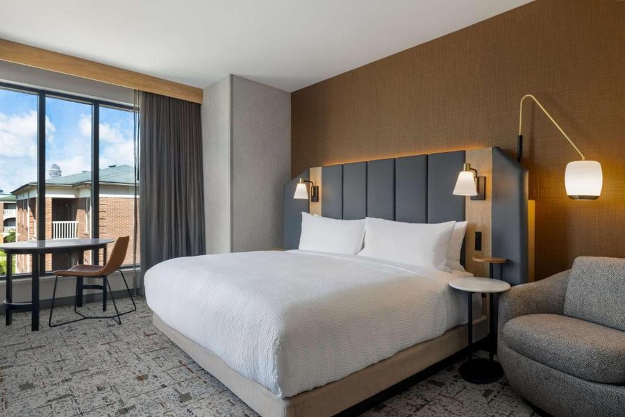 Tempo by Hilton Louisville Downtown NuLu — Guest room