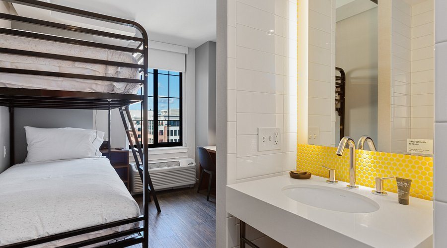 Tempo by Hilton Washington DC Downtown — Guest room