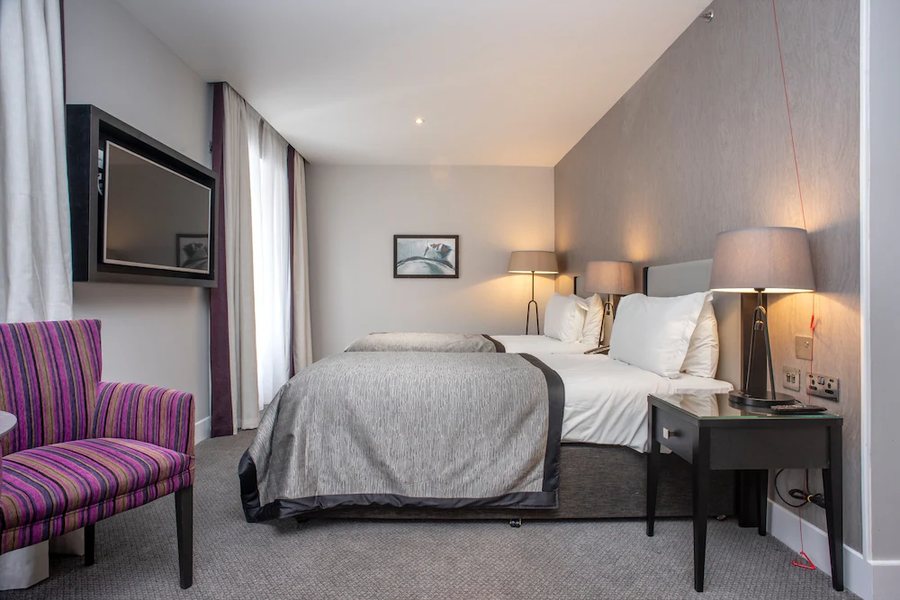 Ten Hill Place Hotel — Guest room