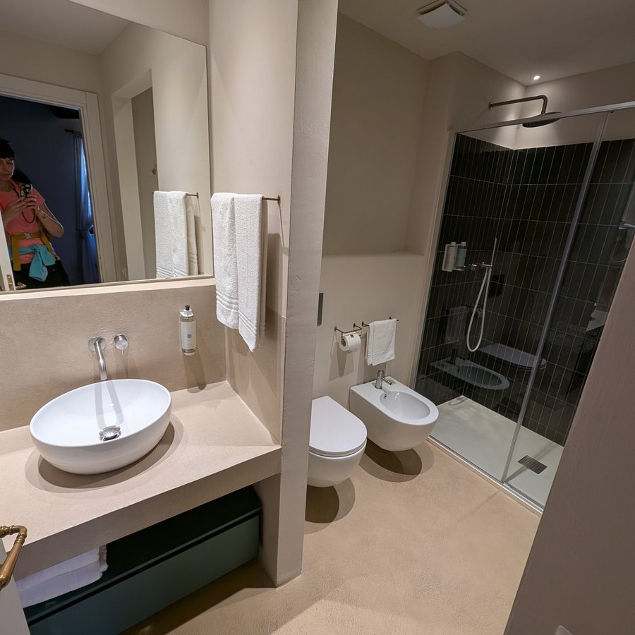 Tenuta Montelaura — Bathroom