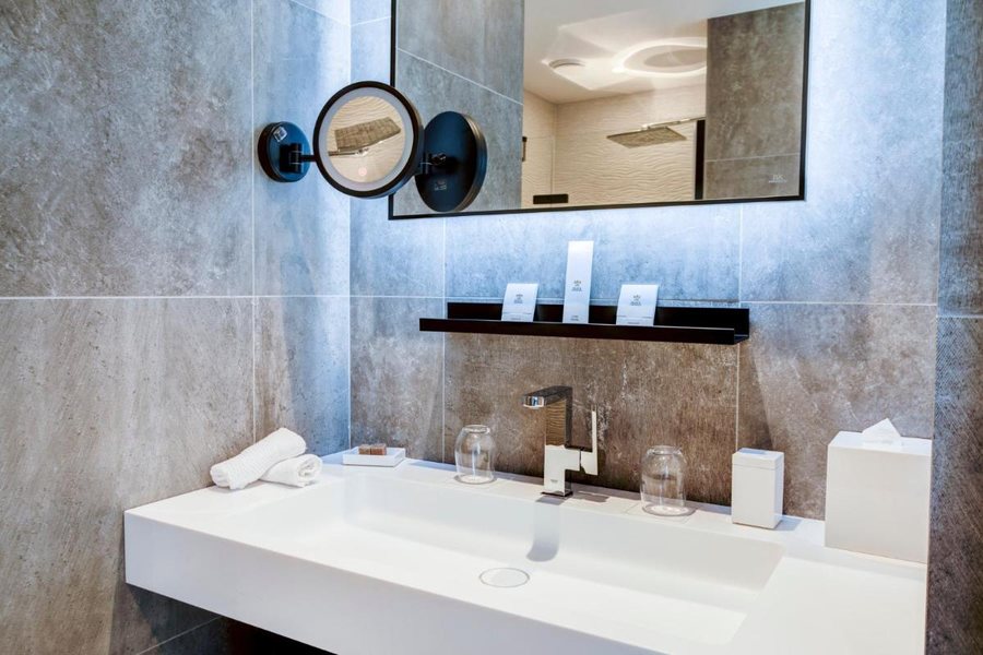 Terre Eau — Bathroom