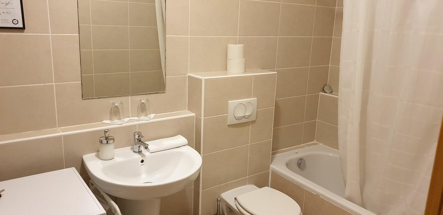 TG Hotel Apartments Budapest — Bathroom
