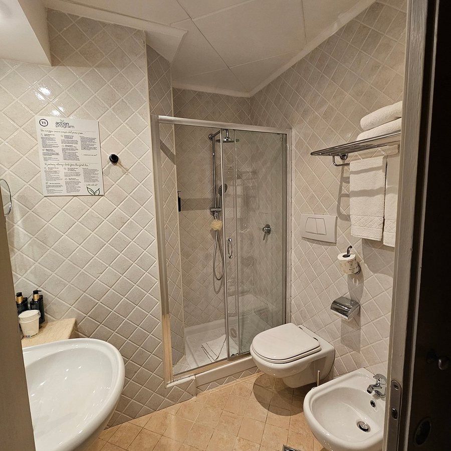 TH Roma Carpegna Palace Hotel — Bathroom