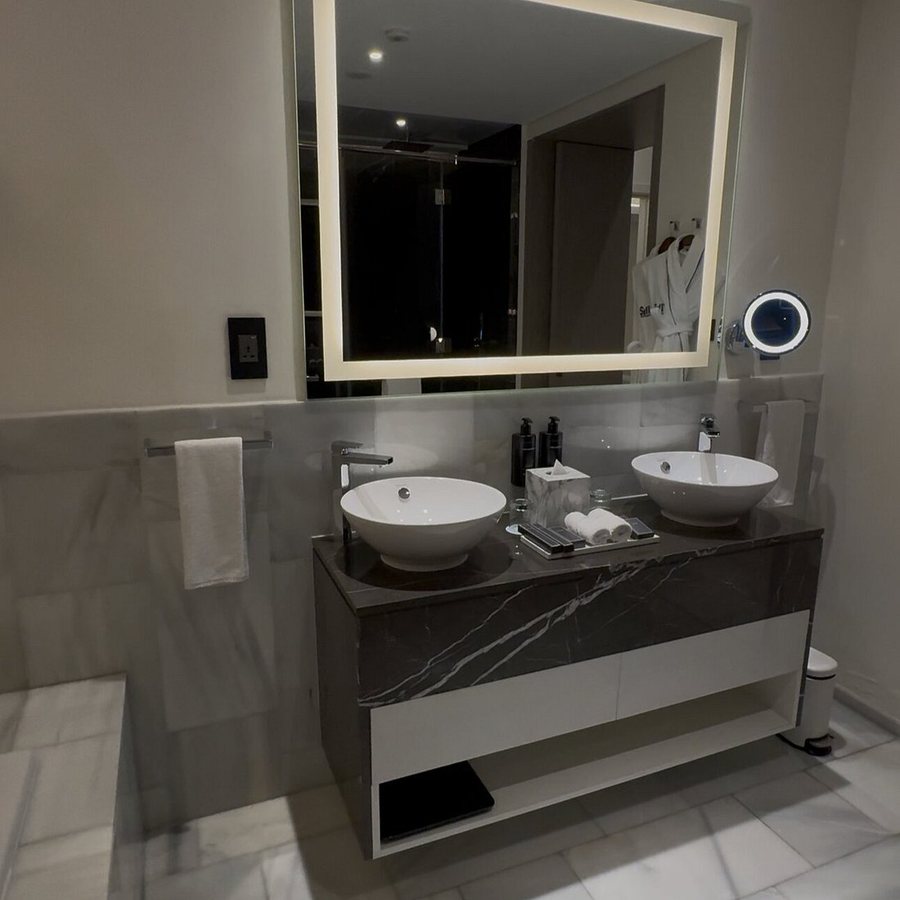 Th8 Palm Dubai Beach Resort Vignette Collection by IHG — Bathroom