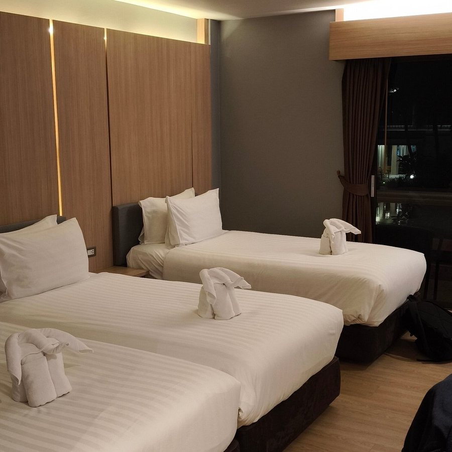 Thanthip Beach Resort — Guest room